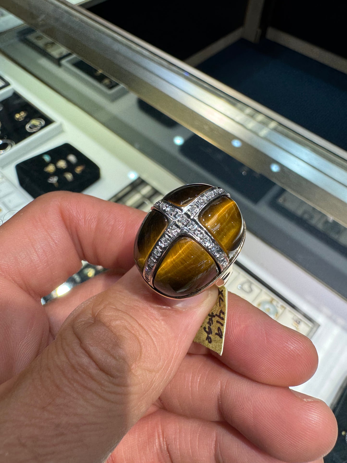 14k Gold Monster Tigers Eye Single Cut Diamond .25 Carat Nice Size 6 Ladies